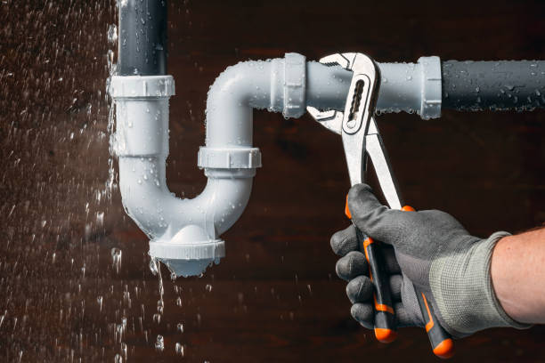 Professional Leak Detection technician working in Mustang, OK